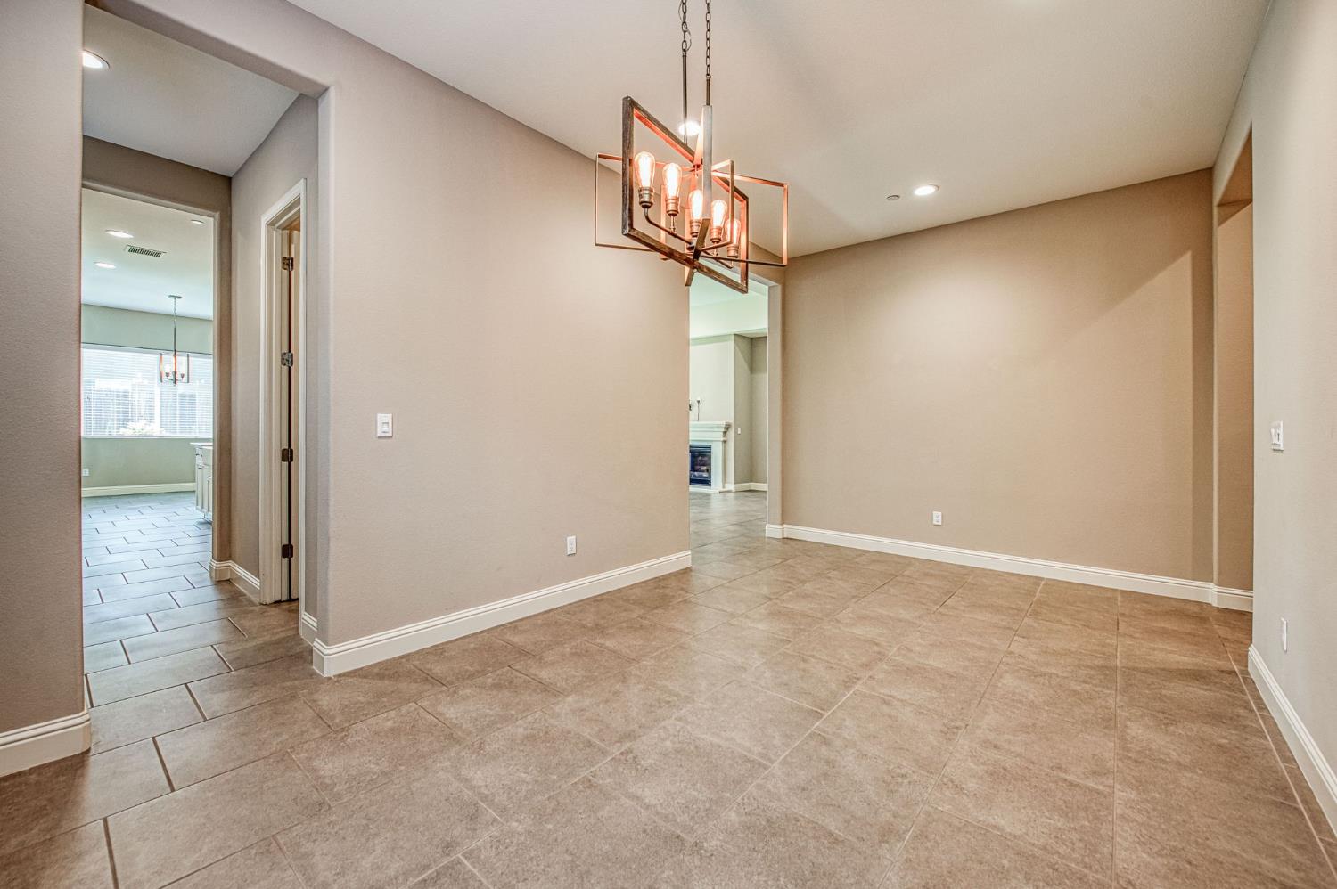3932 Sussex Ave, Clovis, CA 93619