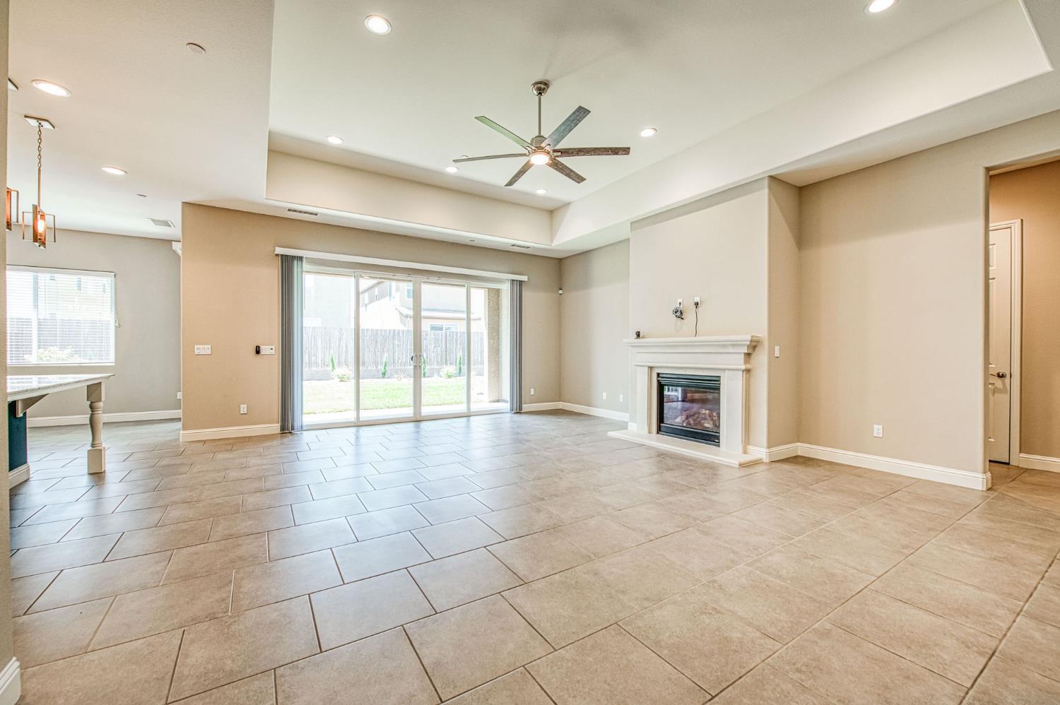 3932 Sussex Ave, Clovis, CA 93619
