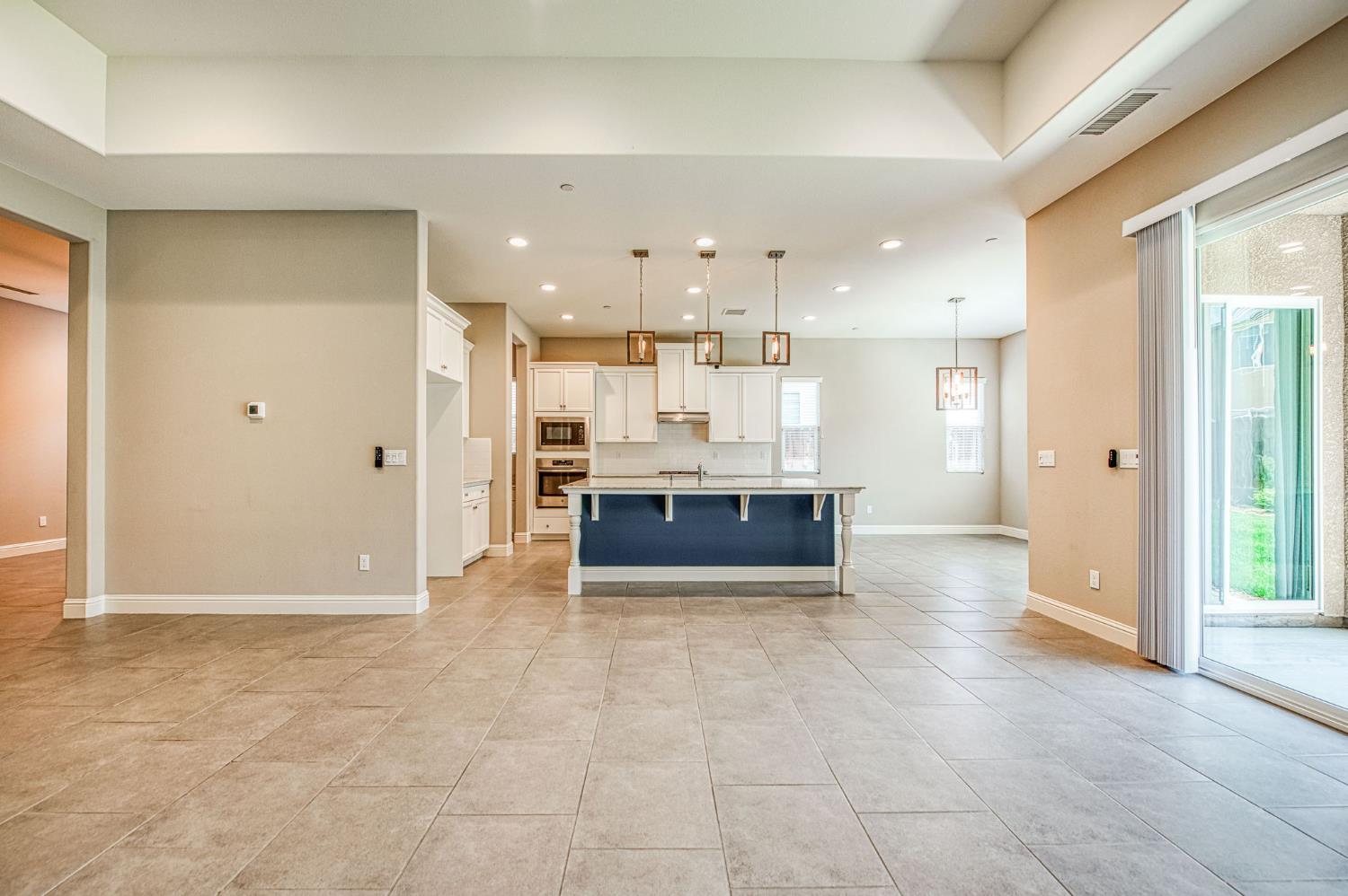3932 Sussex Ave, Clovis, CA 93619