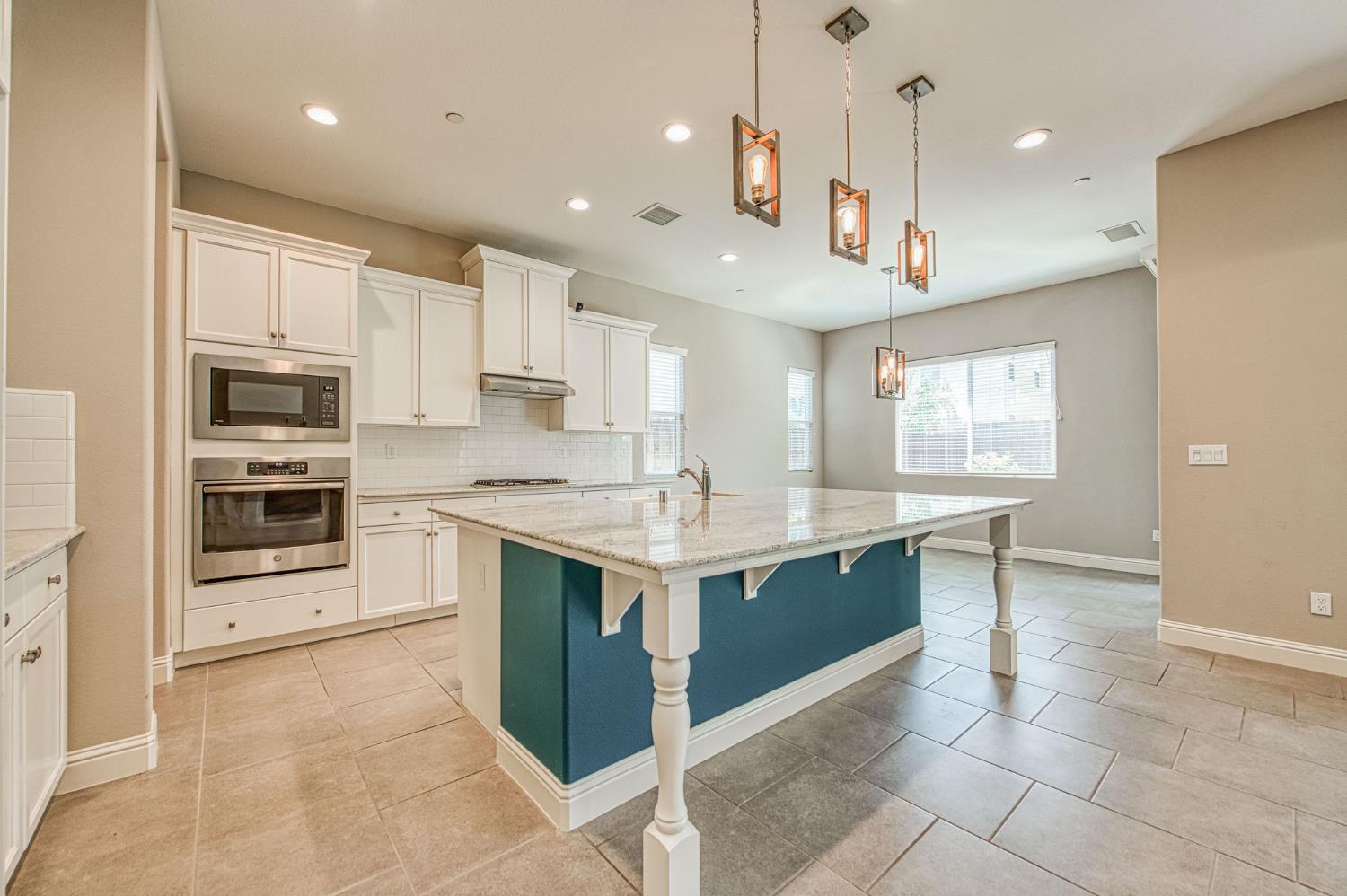 3932 Sussex Ave, Clovis, CA 93619