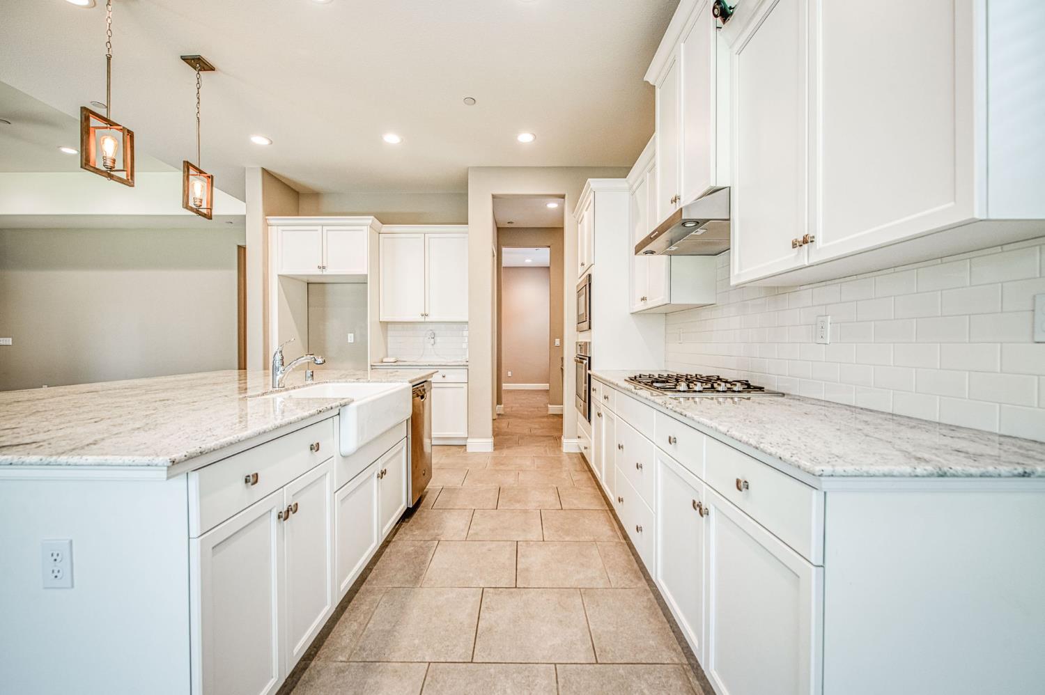 3932 Sussex Ave, Clovis, CA 93619