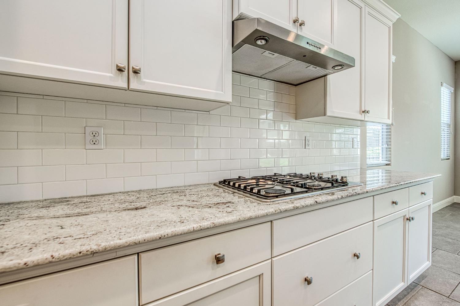 3932 Sussex Ave, Clovis, CA 93619
