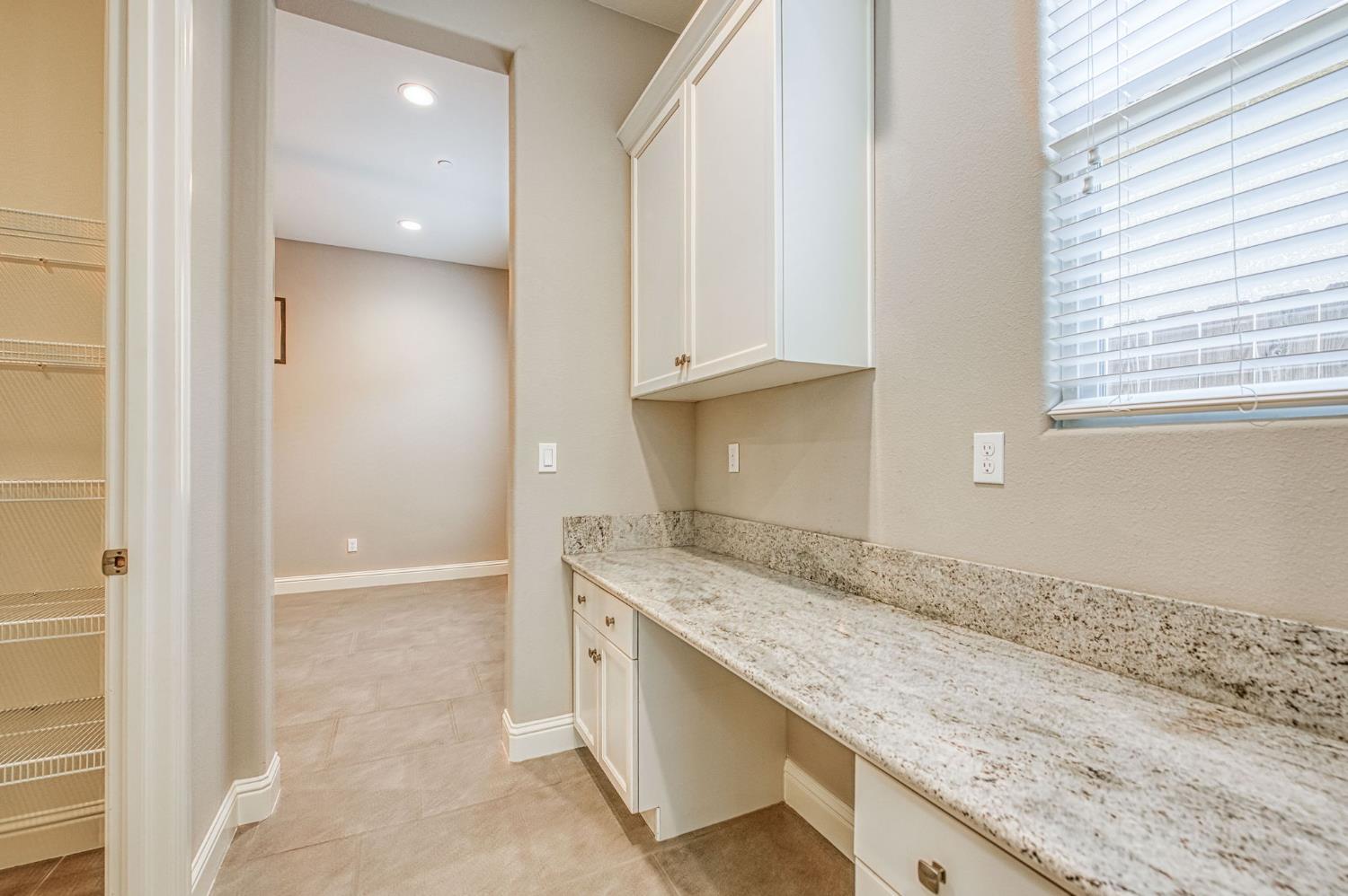 3932 Sussex Ave, Clovis, CA 93619