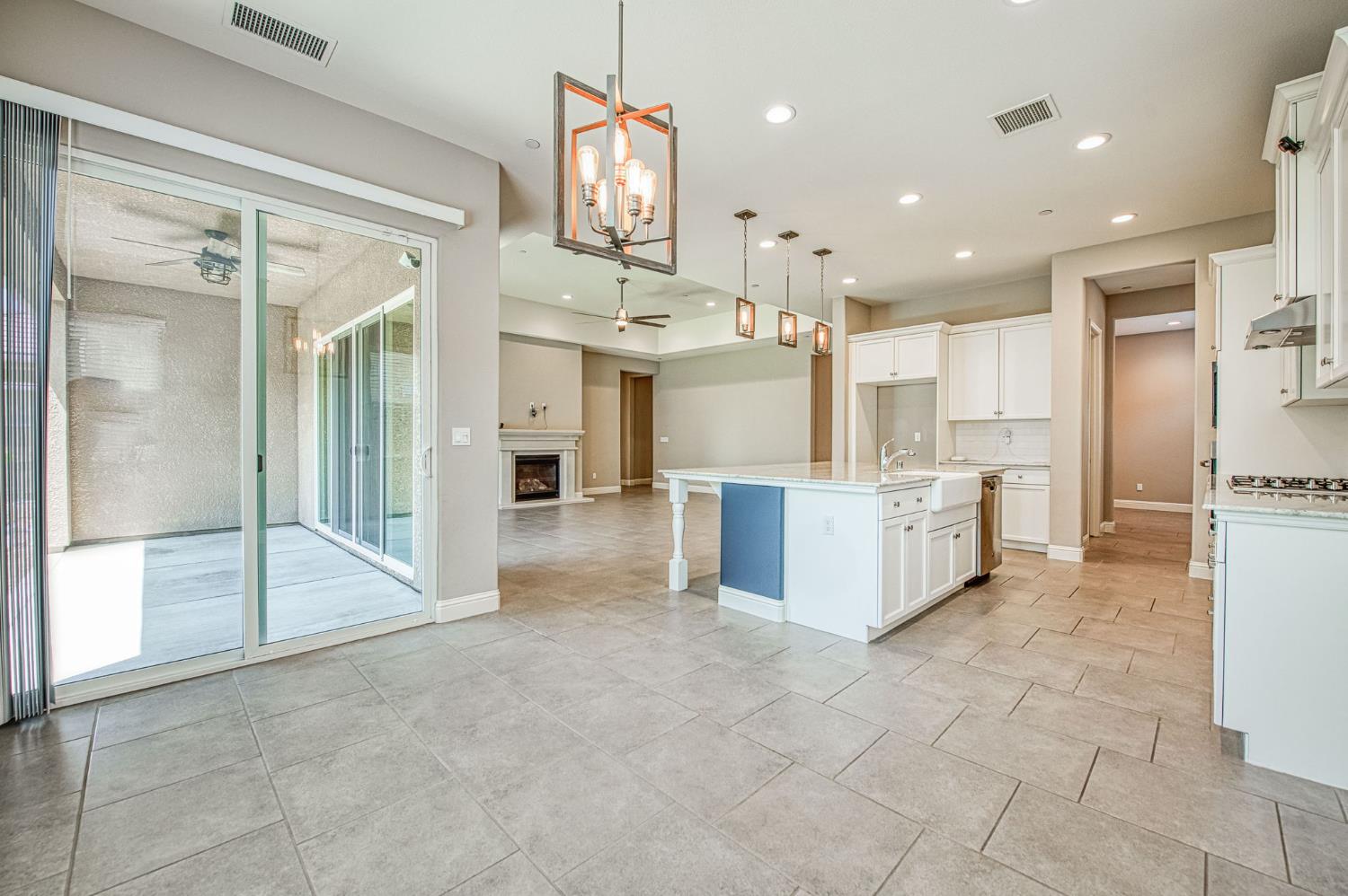 3932 Sussex Ave, Clovis, CA 93619