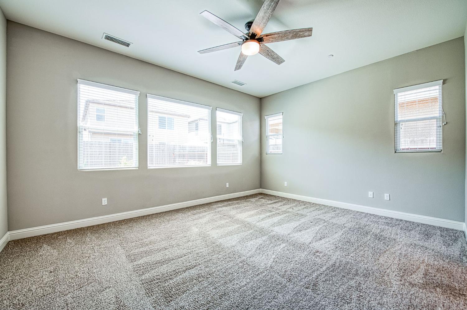 3932 Sussex Ave, Clovis, CA 93619