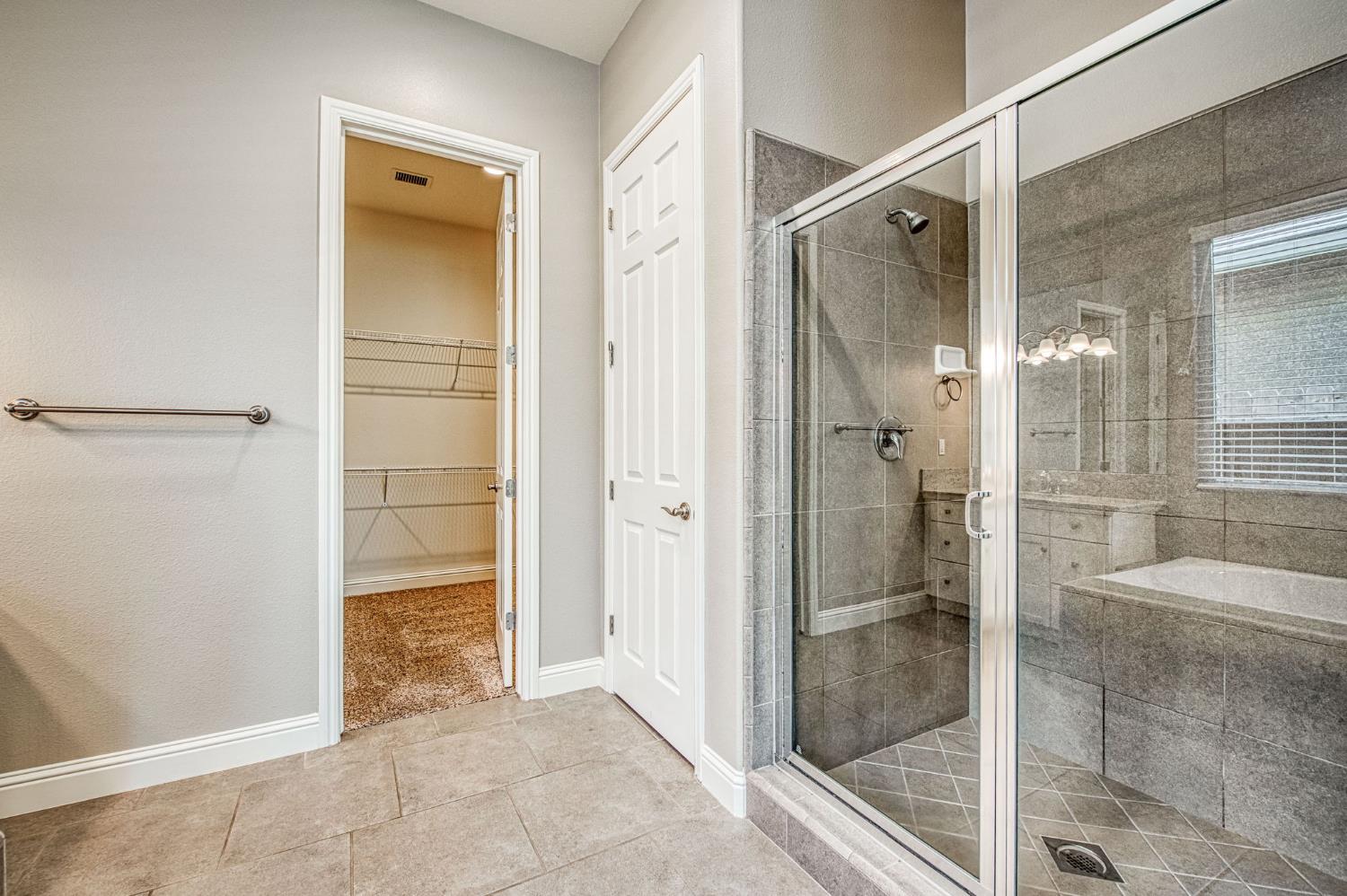 3932 Sussex Ave, Clovis, CA 93619