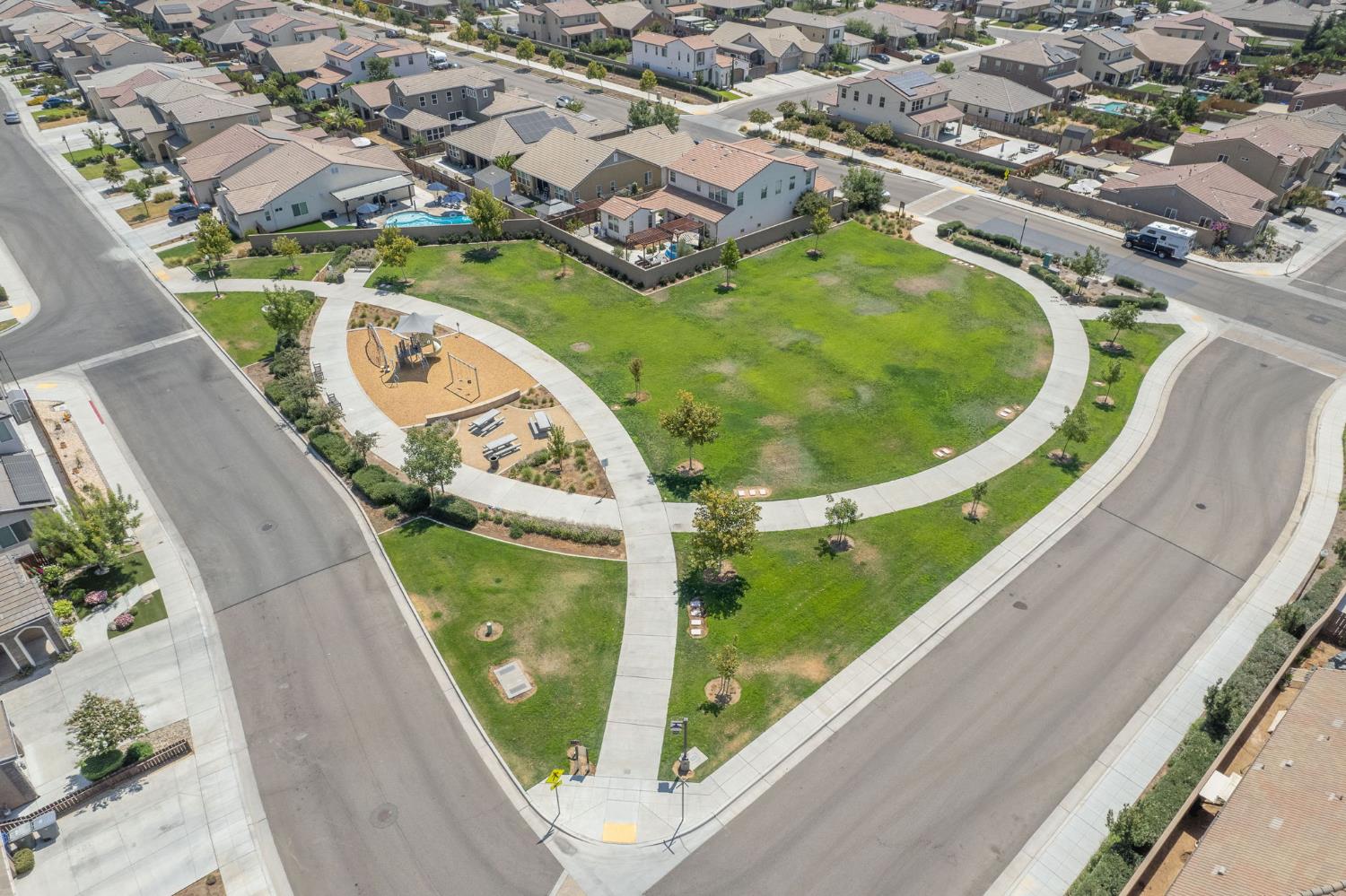 3932 Sussex Ave, Clovis, CA 93619