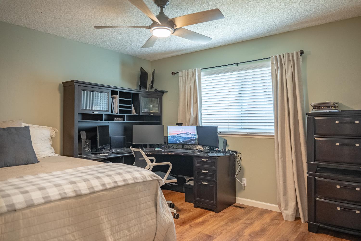 6753 N Durant Ave, Fresno, CA 93711