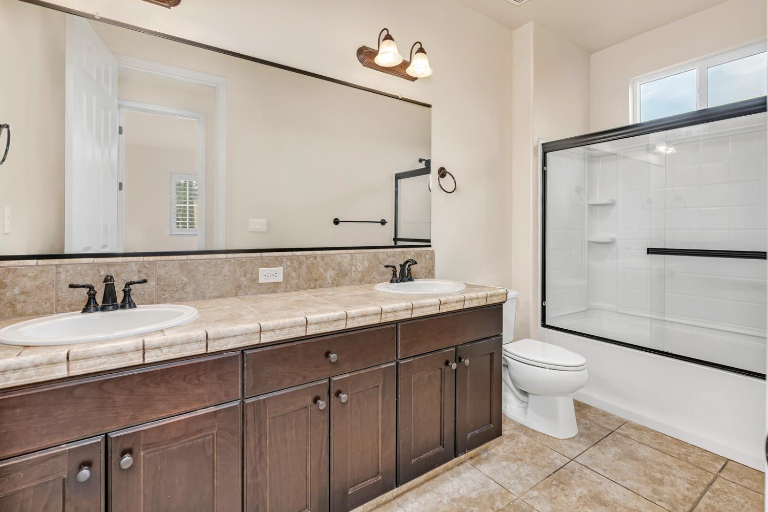 18677 Via Bellagio, Friant, CA 93626