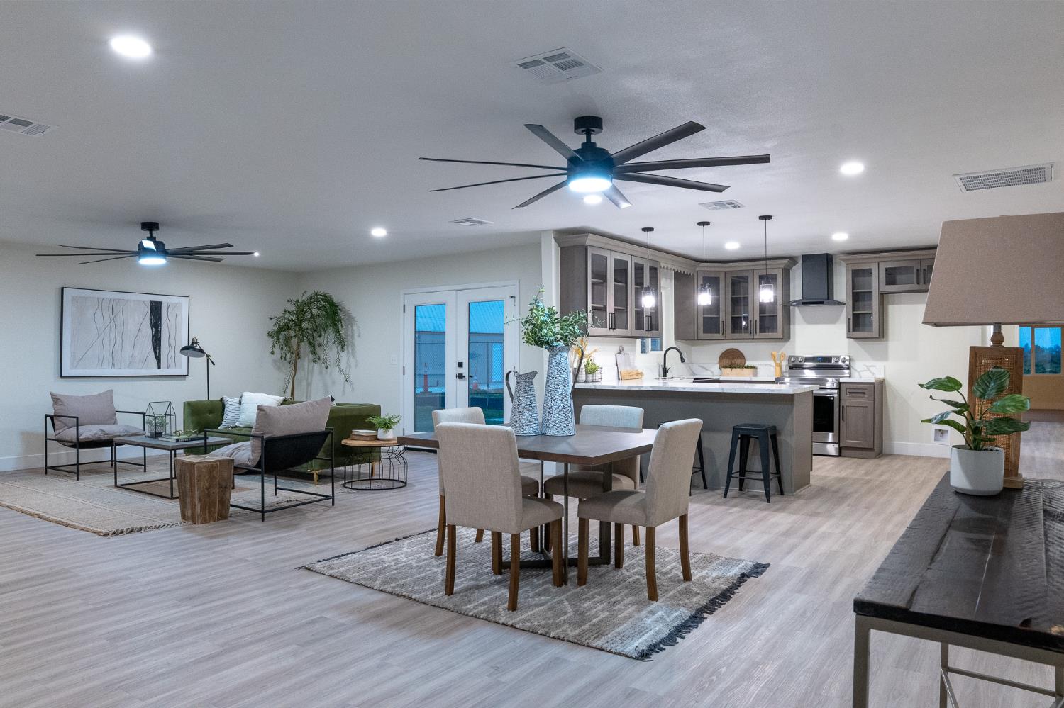 827 N Mccall Ave, Sanger, CA 93657