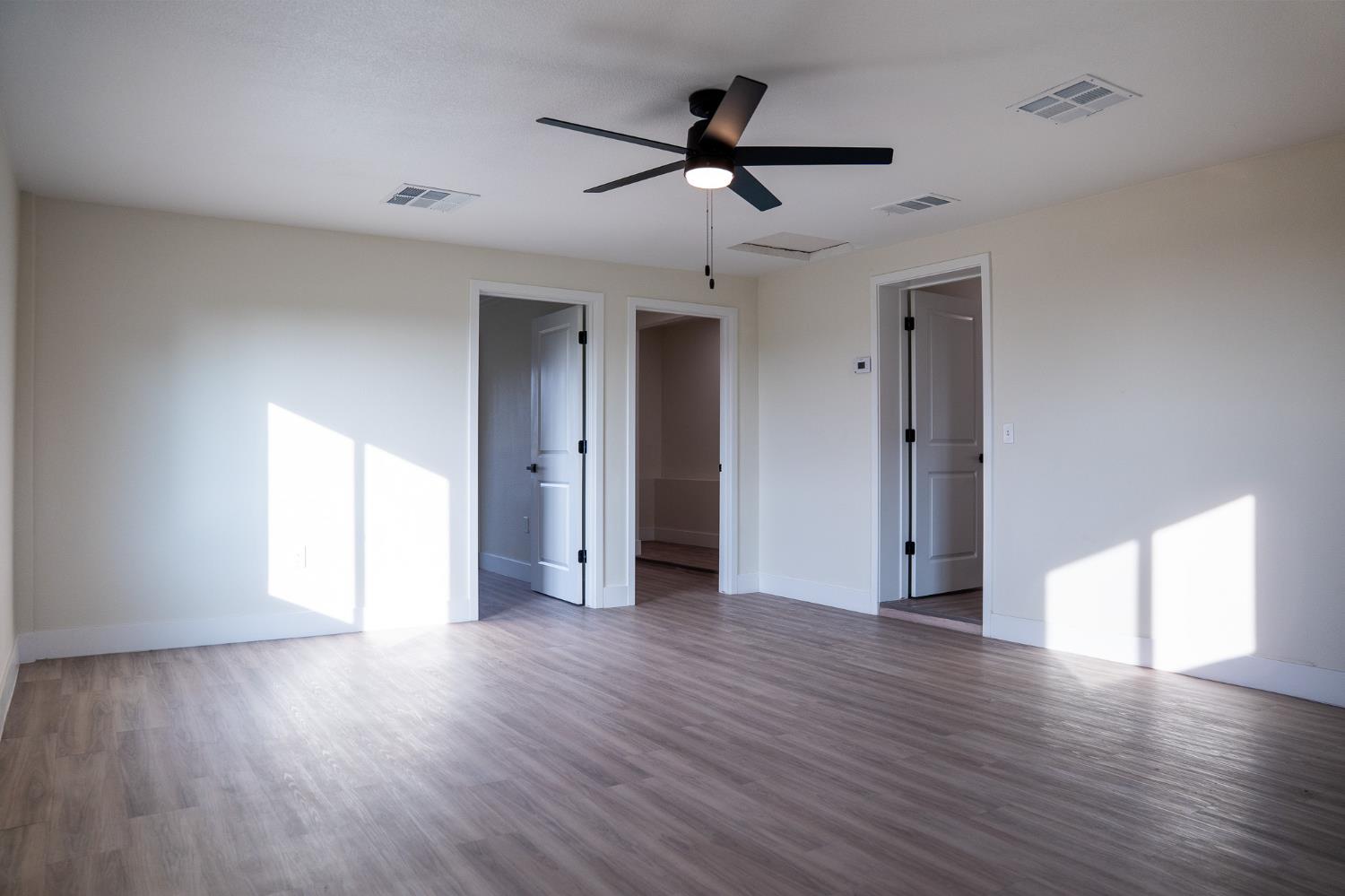 827 N Mccall Ave, Sanger, CA 93657