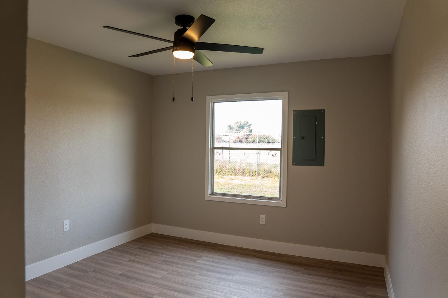 827 N Mccall Ave, Sanger, CA 93657