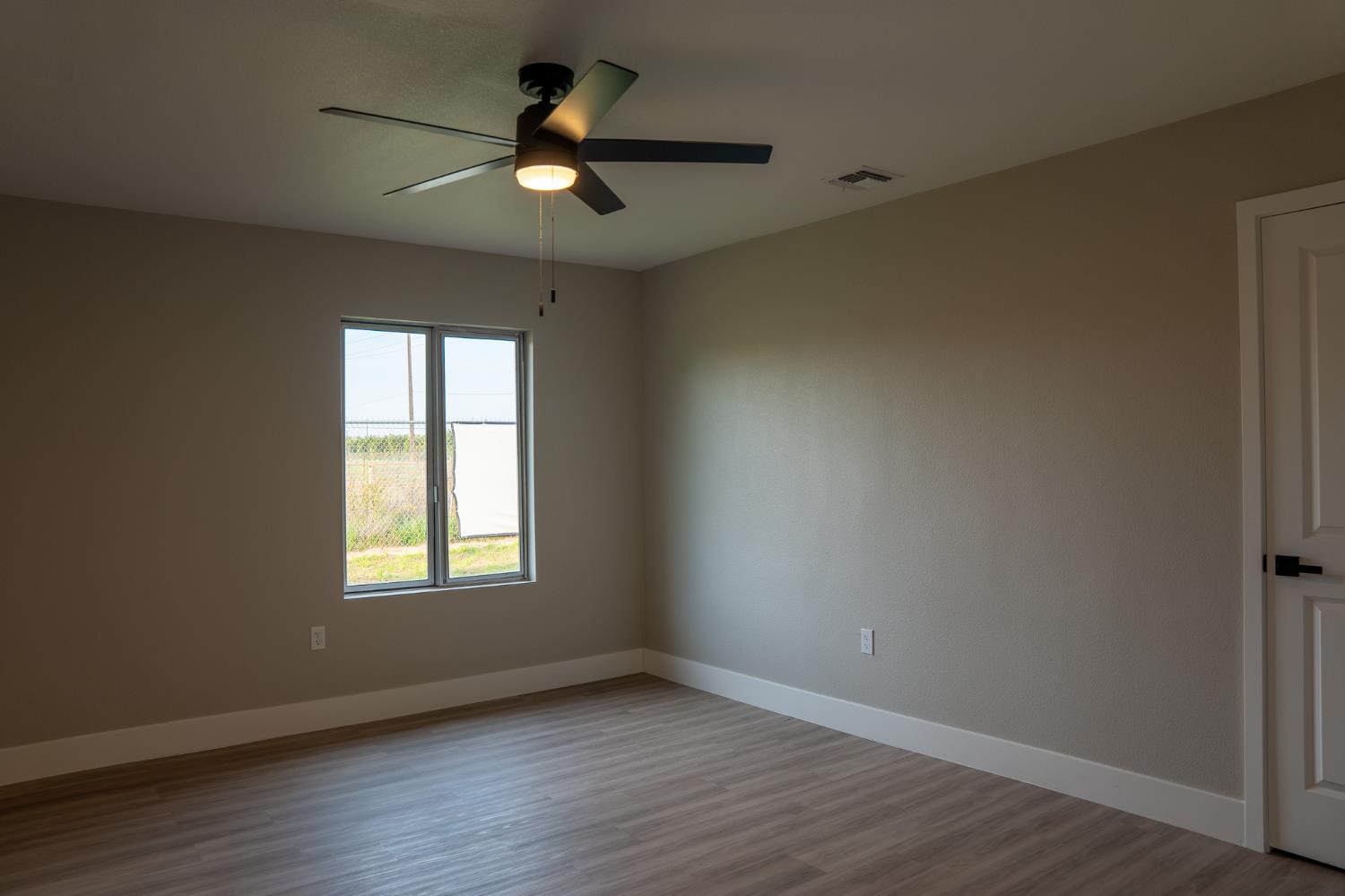 827 N Mccall Ave, Sanger, CA 93657