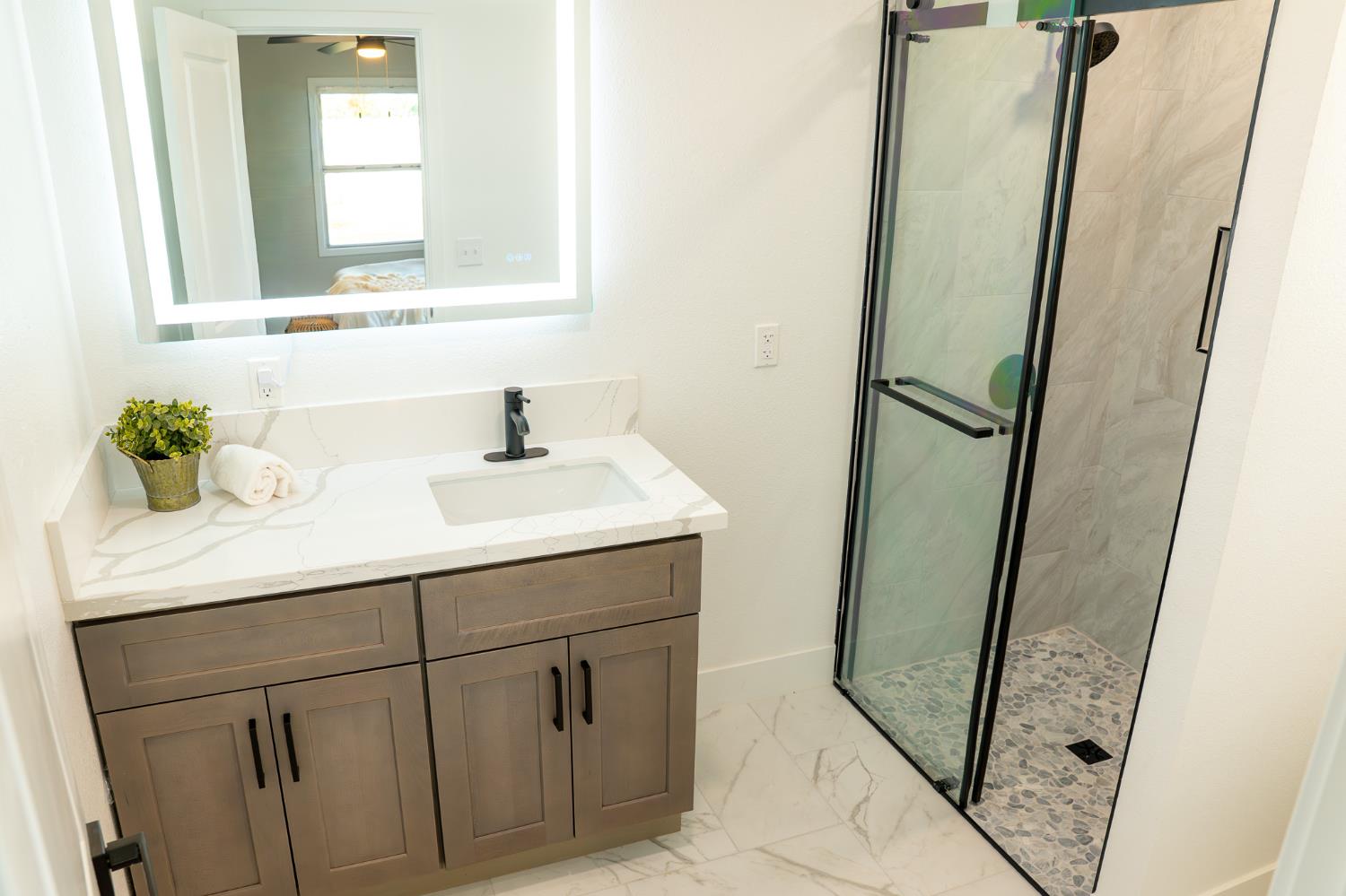 827 N Mccall Ave, Sanger, CA 93657