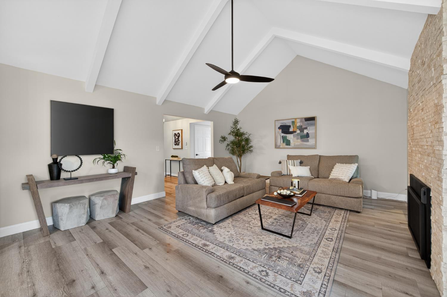 5431 N Kavanagh Ave, Fresno, CA 93711