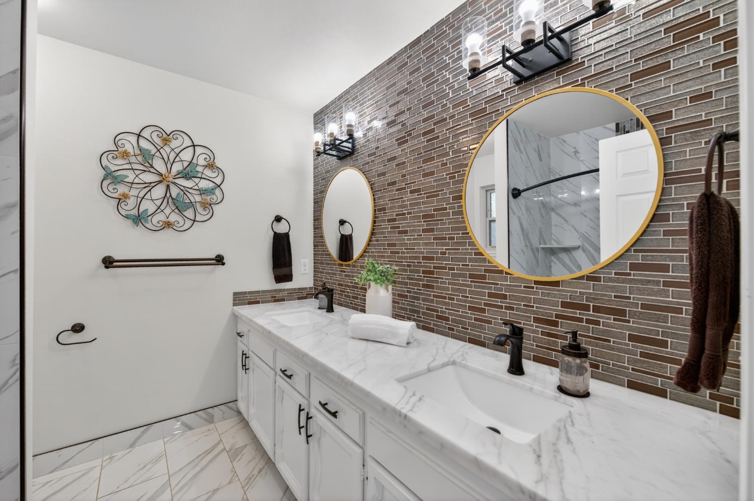 5431 N Kavanagh Ave, Fresno, CA 93711