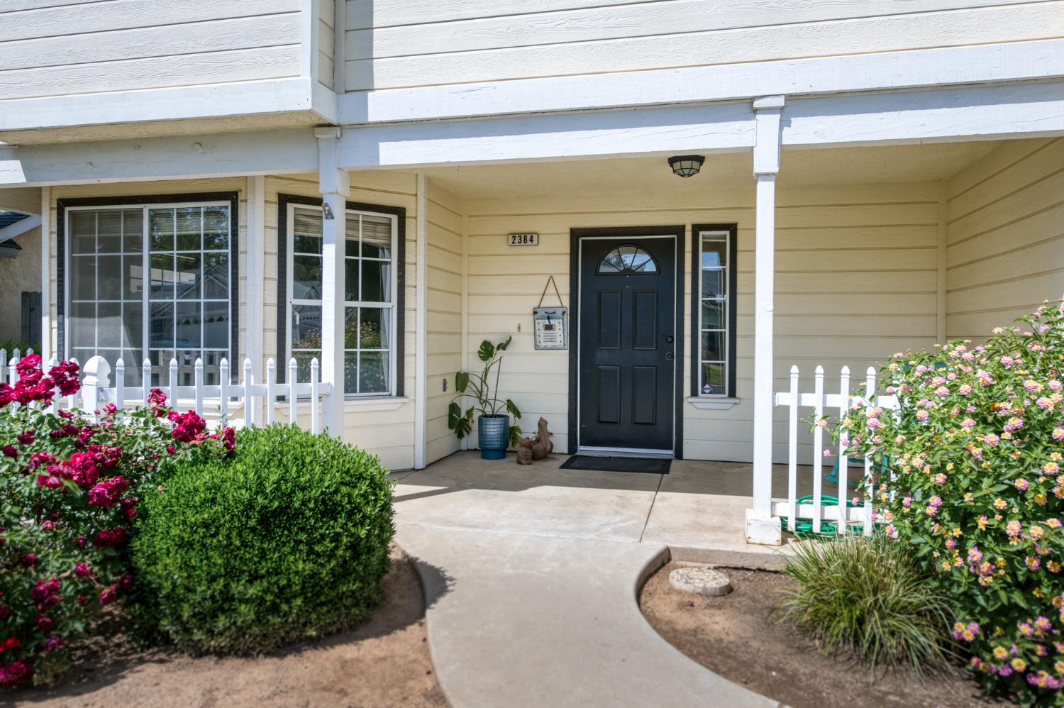2384 E Quincy Ave, Fresno, CA 93720