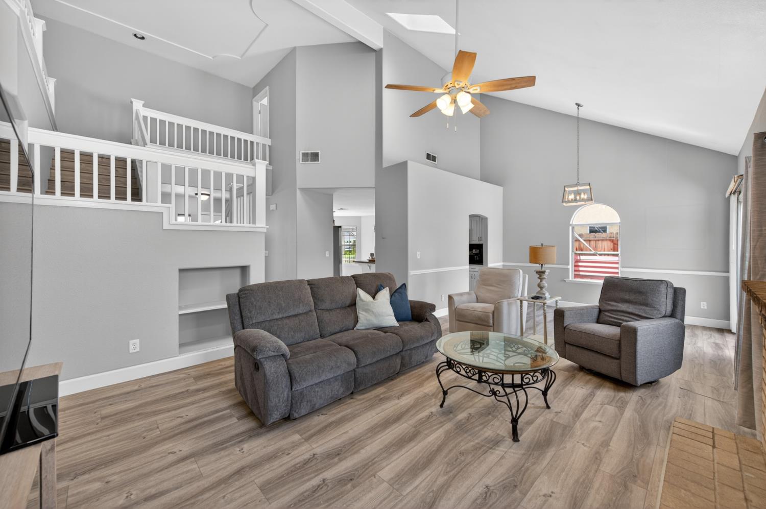 2384 E Quincy Ave, Fresno, CA 93720