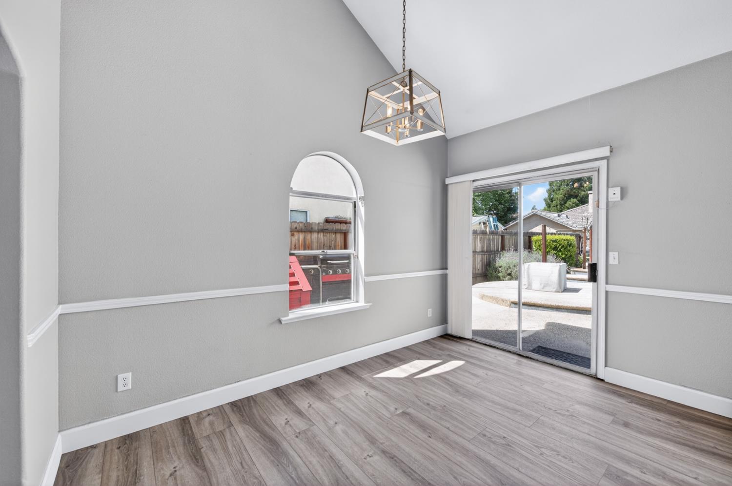 2384 E Quincy Ave, Fresno, CA 93720