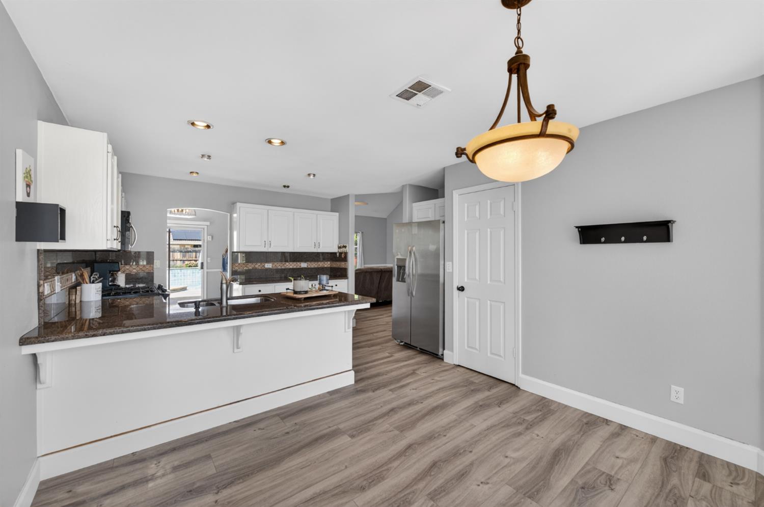 2384 E Quincy Ave, Fresno, CA 93720