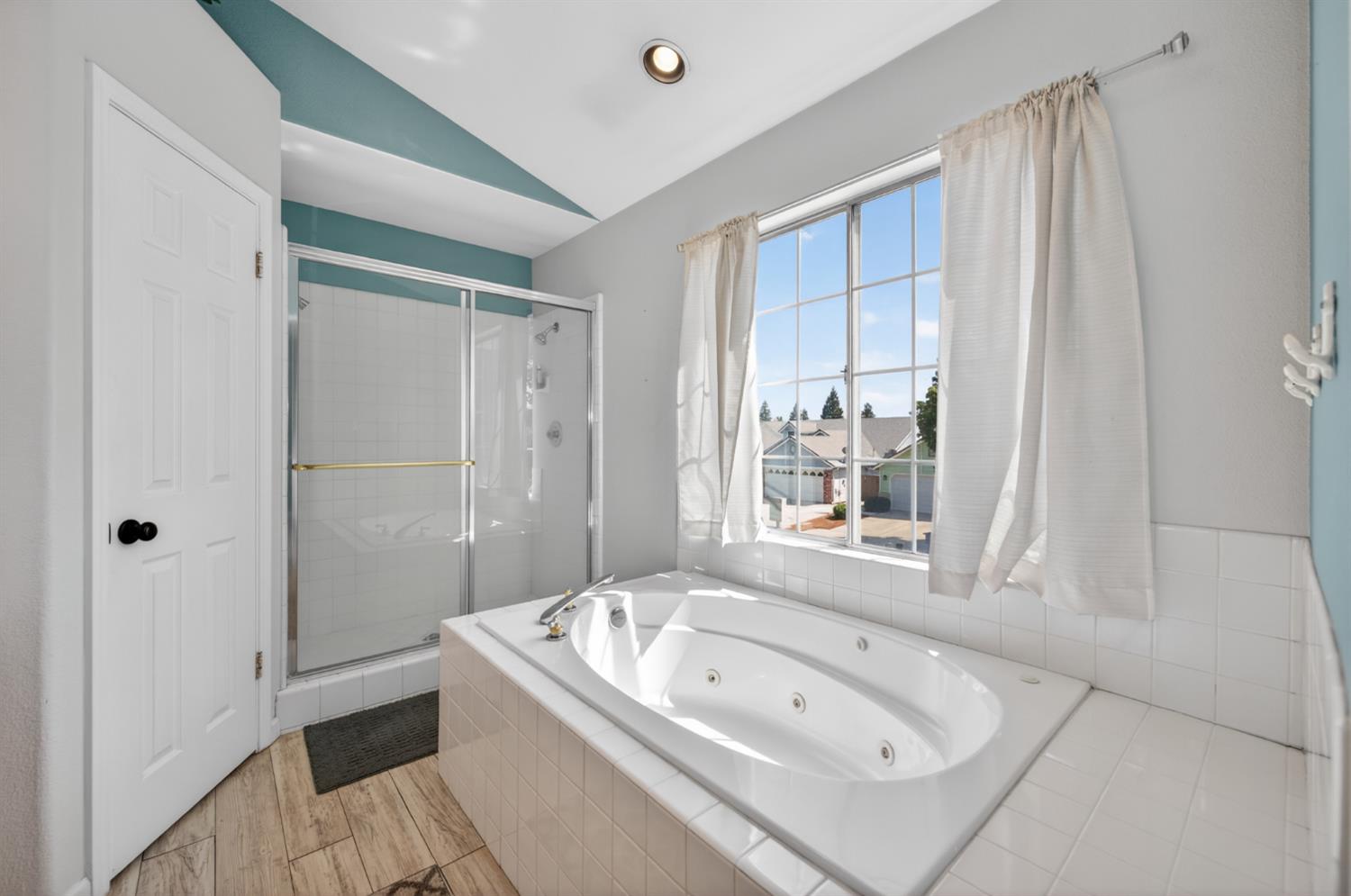 2384 E Quincy Ave, Fresno, CA 93720