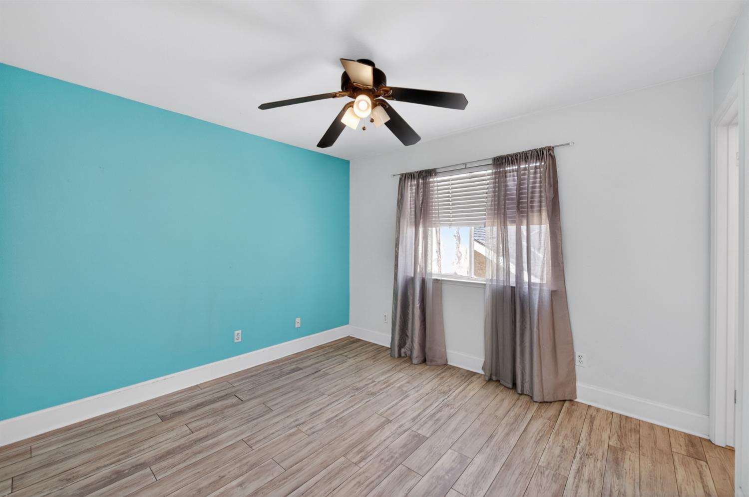 2384 E Quincy Ave, Fresno, CA 93720