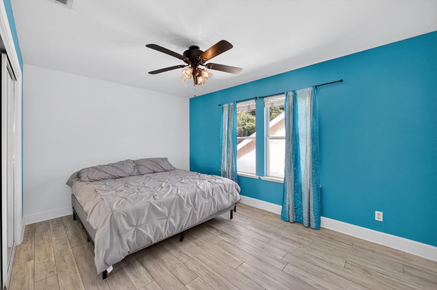 2384 E Quincy Ave, Fresno, CA 93720