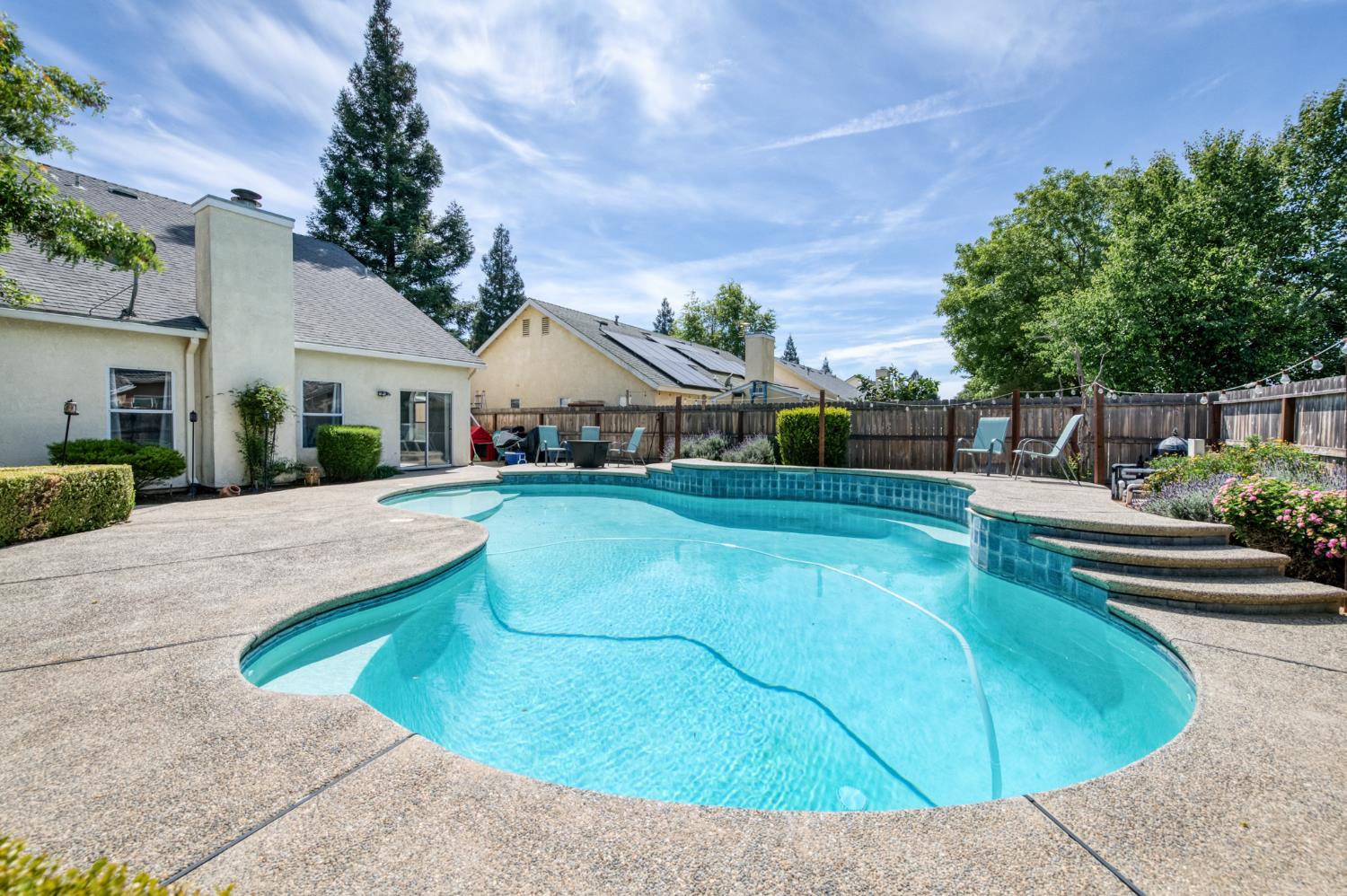 2384 E Quincy Ave, Fresno, CA 93720