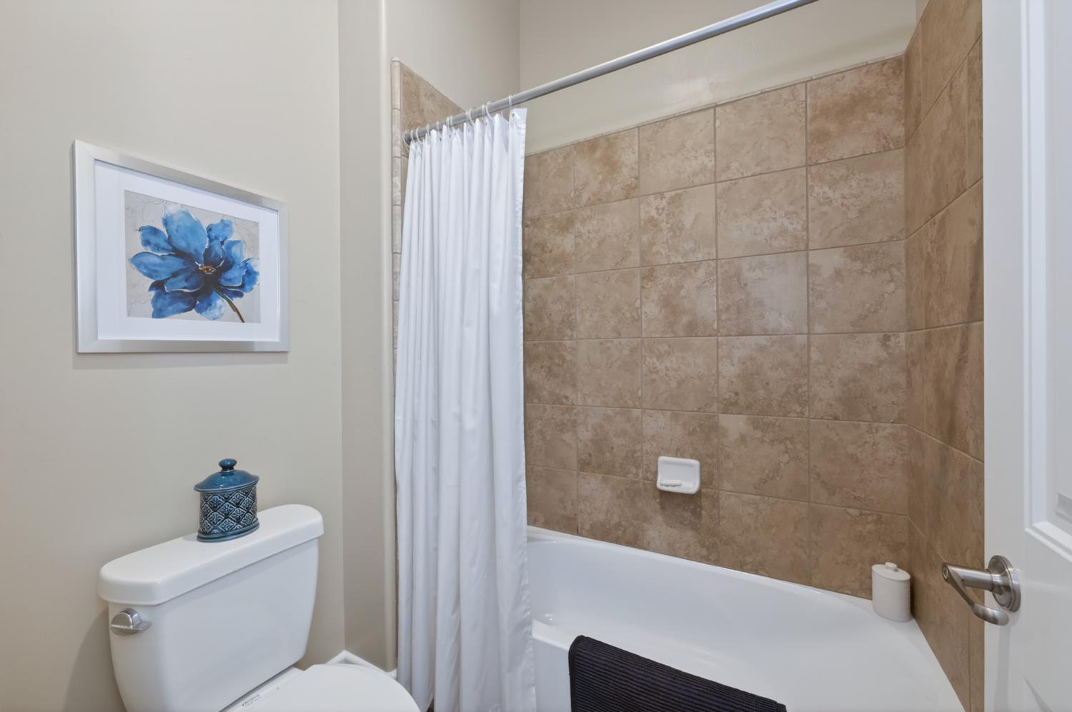 3096 Kenosha Ave, Clovis, CA 93619
